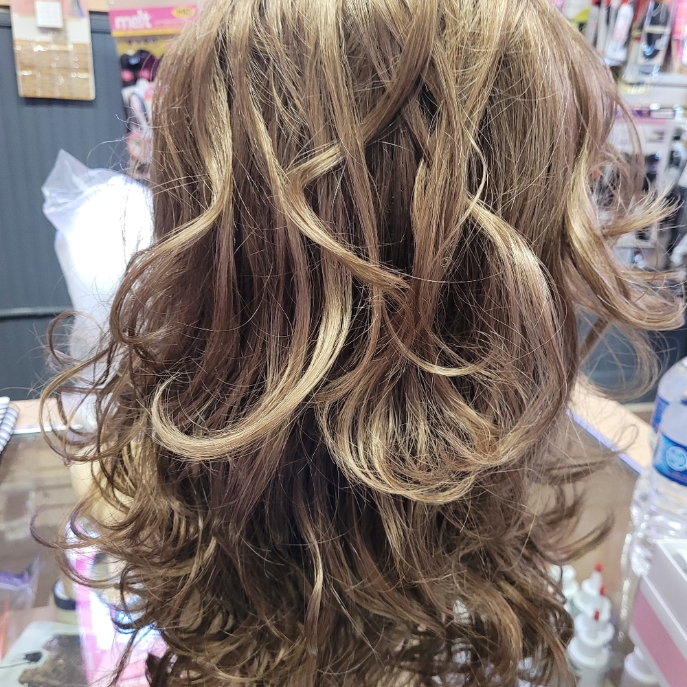 Wig - Picture 2 of 3